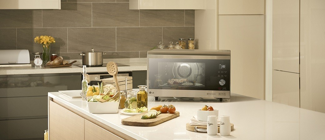 LG NeoChef, le four qui combine les cuissons micro-ondes, vapeur et  friture