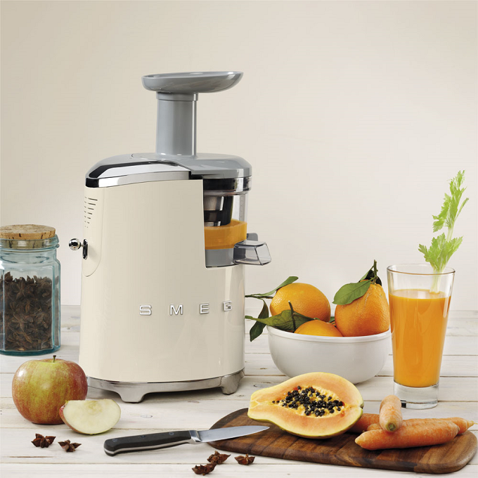 Extracteur de jus Smeg, qui presse piano boit sano