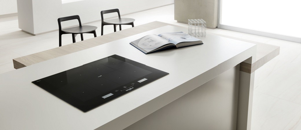 Whirlpool W Collection, une table de cuisson intelligente au toucher