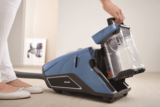 Miele réinvente l’aspirateur sans sac avec le Blizzard CX1