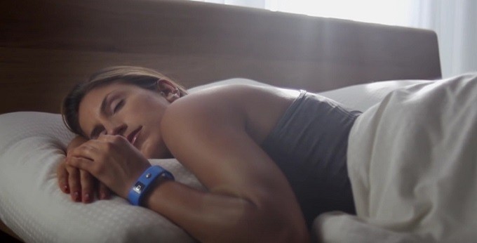 Runtastic Orbit, le bracelet d’activité qui nage, court et dort avec vous