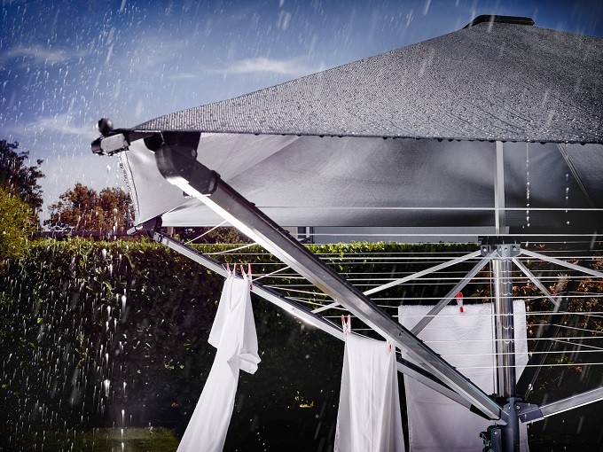 Leifheit LinoProtect 400, le séchoir à linge qui fait parapluie et parasol