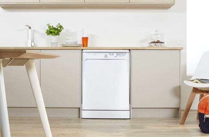 Indesit DFP 27B+96 Z, le lave-vaisselle qui va plaire aux jeunes parents