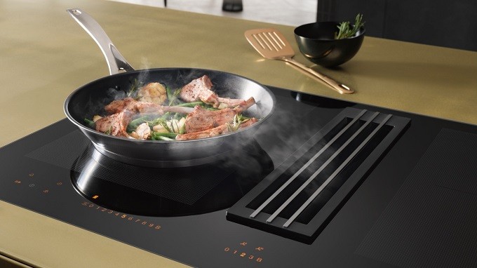 Miele KMDA 7774, la table qui cuit et aspire sur un même plan