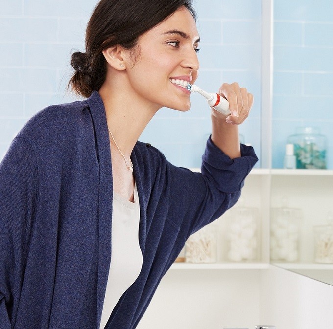 Oral-B Smart Series 6100S, la brosse à dents sensitive et connectée