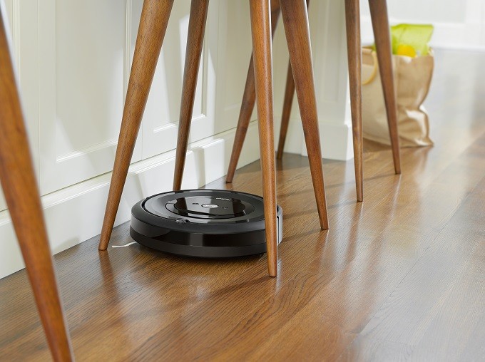 Roomba e5 iRobot, l'aspirateur robot qui entretient et s'entretient facilement