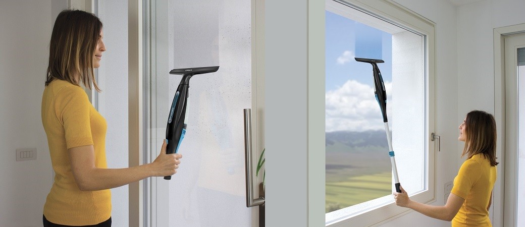 Nettoyeur de vitres avec manche télescopique et vaporisateur