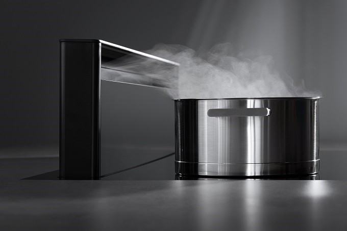 Panorama Power par Novy, table de cuisson avec hotte intégrée et montante