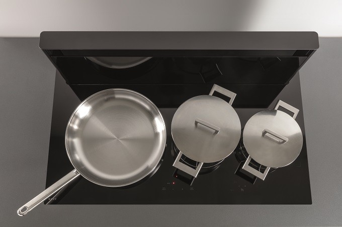 Panorama Power par Novy, table de cuisson avec hotte intégrée et montante