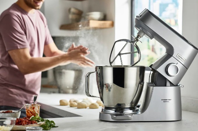 Kenwood Titanium Chef Baker, un robot pâtissier prêt à évoluer et personnalisable