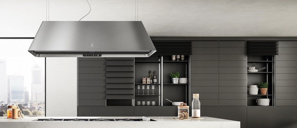 Avec Ikona Maxxi Pure, Elica imagine la hotte qui purifie l'air de votre cuisine