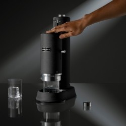 Aarke Carbonator Pro, une machine à gazéifier l’eau qui a chère allure