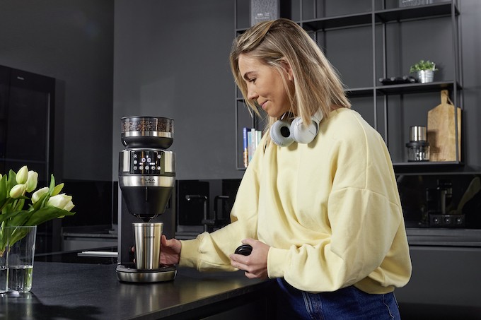 Filka de Severin, la cafetière filtre à broyeur intégré qui passe du mug à la verseuse