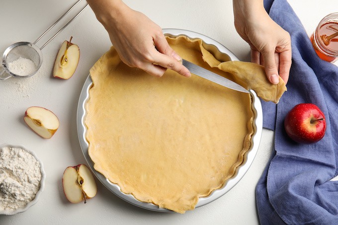 Foncer une pâte, les astuces pour faire de jolies tartes et quiches