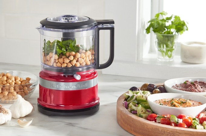 KitchenAid repense en formes et couleurs ses hachoirs et robots multifonctions