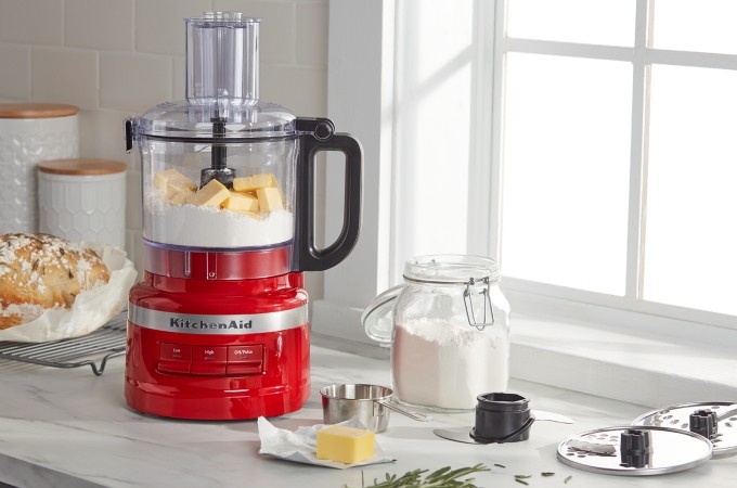 KitchenAid repense en formes et couleurs ses hachoirs et robots multifonctions