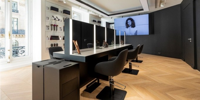 Le Dyson Demo Store de Paris Opéra accueille désormais un espace beauté dédié aux soins capillaires