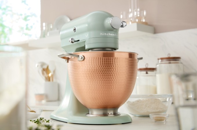 Avec Blossom, KitchenAid enrichit sa gamme de robots pâtissiers Design Series