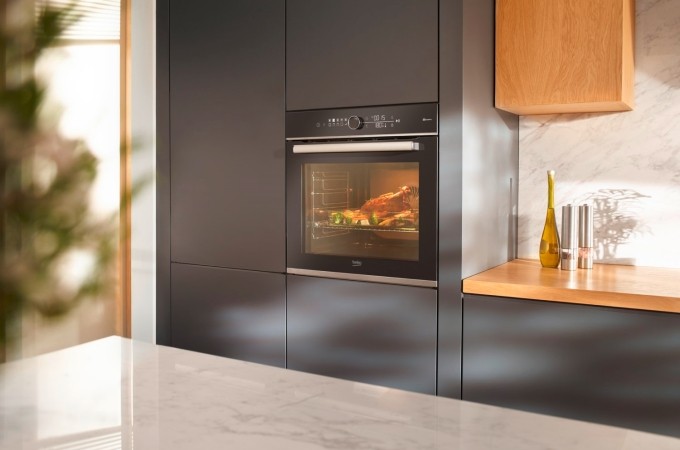 Beko BBIM13400XPSWE, le four qui maîtrise l'air pour une cuisson idéale