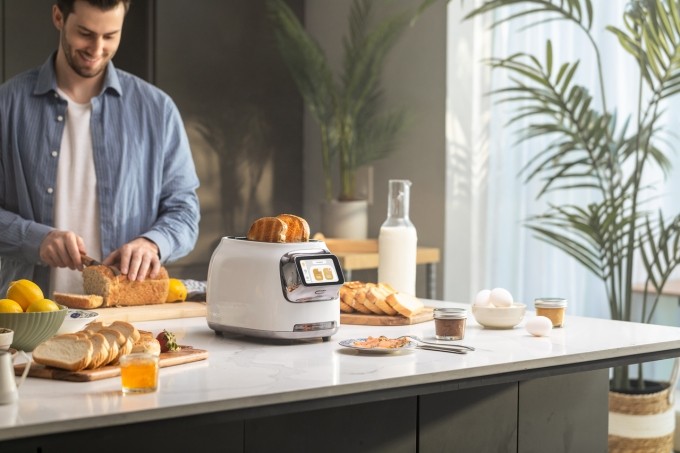 Toasty One Tineco, un écran tactile pour griller son pain en deux façons