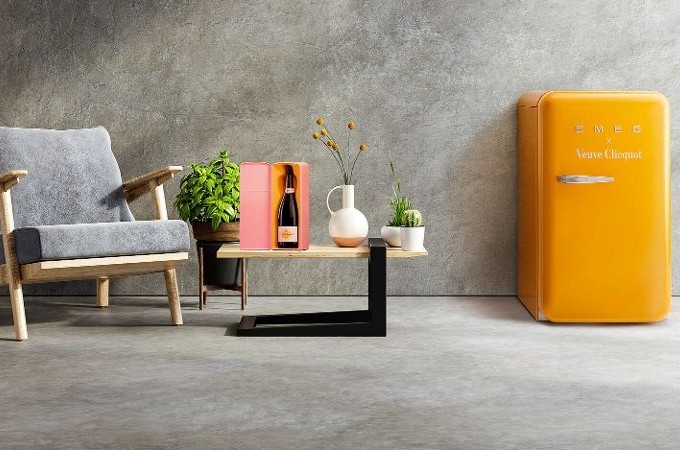 Smeg fait pétiller ses réfrigérateurs  pour les 250 ans de Veuve Clicquot