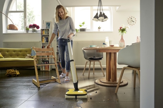L’aspirateur laveur balai, un nettoyeur de sol multifonction