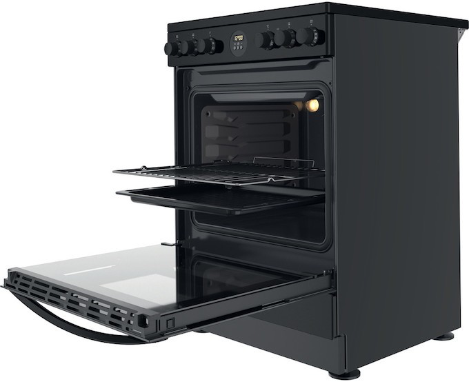 Avec ses nouvelles cuisinières, Indesit met le cap sur un nettoyage facilité