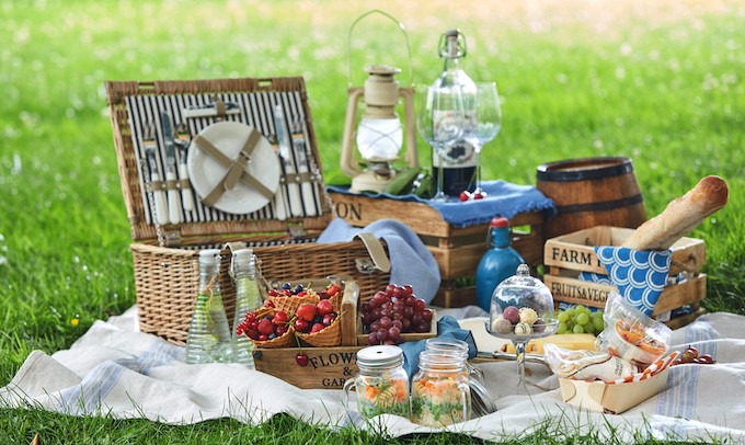 Panier pique-nique et ses accessoires