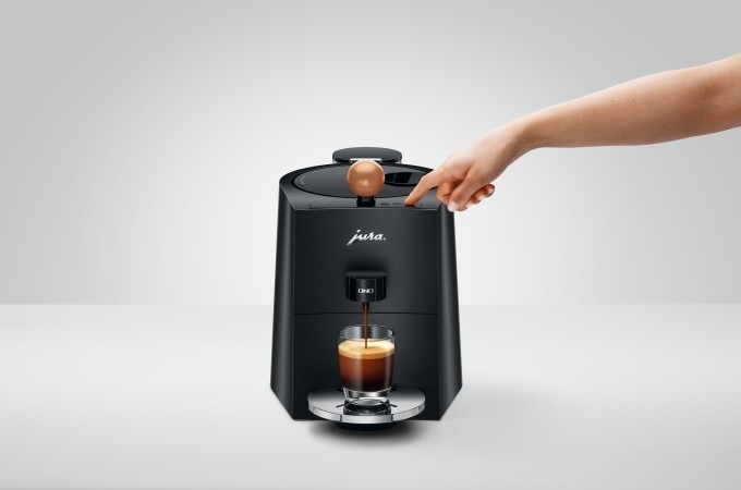 Jura présente Ono, sa toute première machine à café moulu