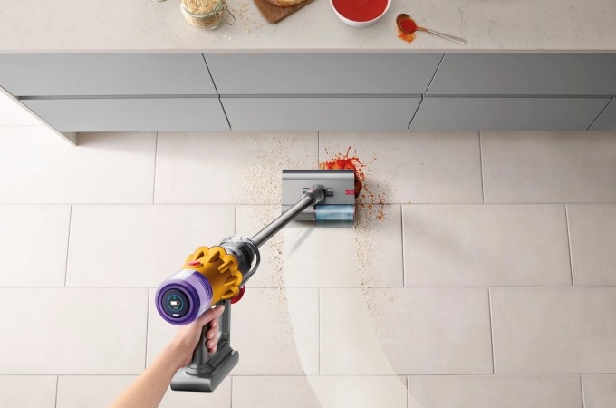 Le Dyson V15 Detect met le cap sur le lavage avec sa nouvelle brosse  Submarine