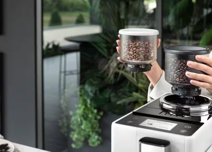 Rivelia De'Longhi, l'expresso broyeur qui change de café en un clic