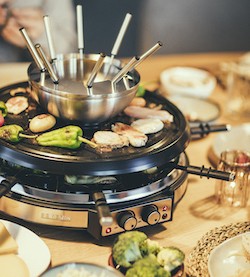 Raclettes, fondues, crêpes : la cuisine conviviale au quotidien signée Severin