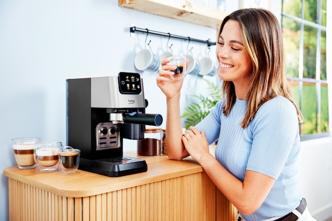 Design et compacité pour les nouvelles machines expresso manuelles de  Beko