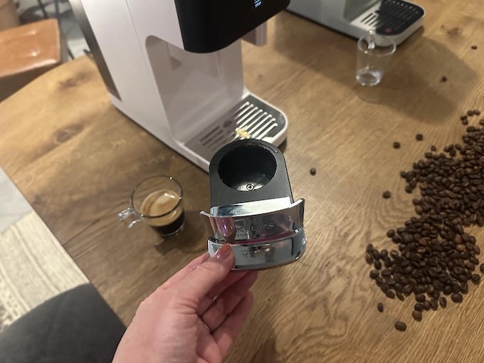 Avec sa machine Coffee Crush, Krups veut convaincre les hésitants du grain